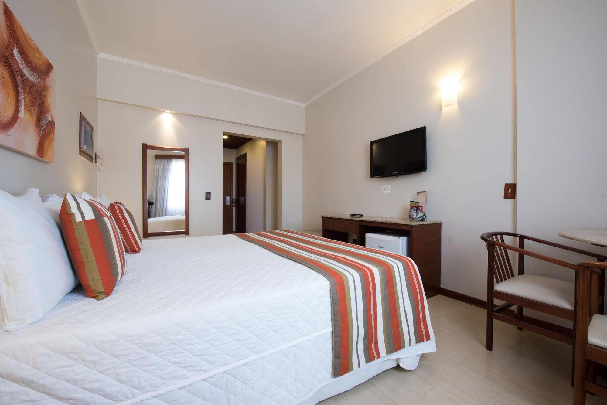 Hotel Carlton Plaza Poços de Caldas Buitenkant foto