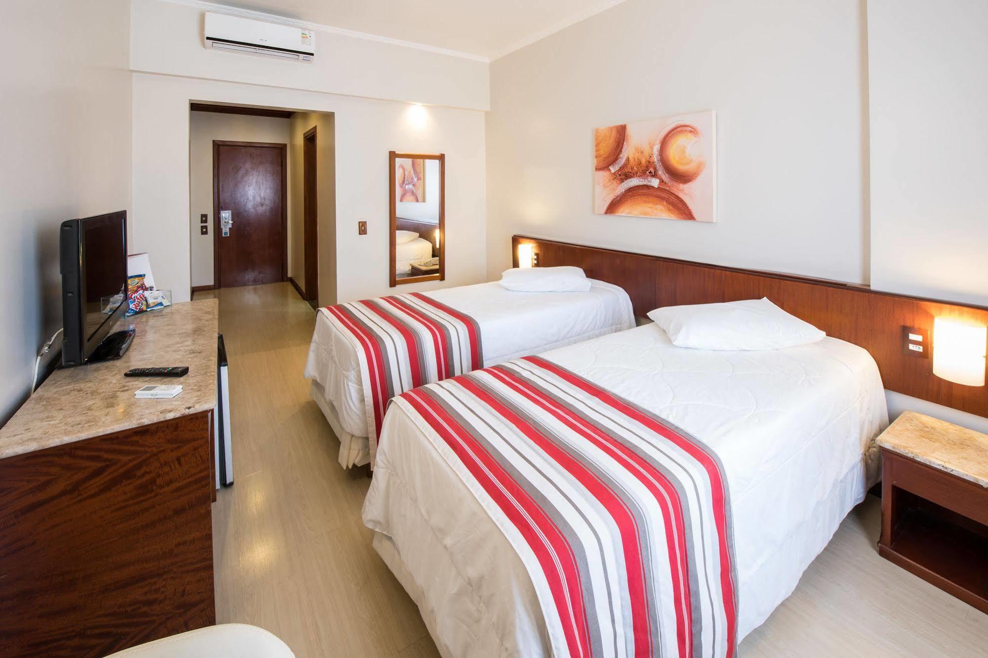 Hotel Carlton Plaza Poços de Caldas Buitenkant foto