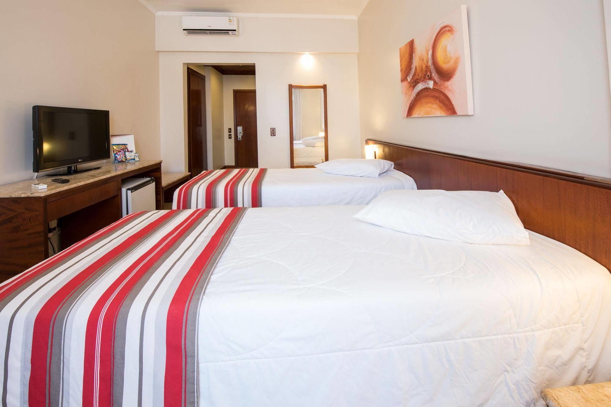 Hotel Carlton Plaza Poços de Caldas Buitenkant foto