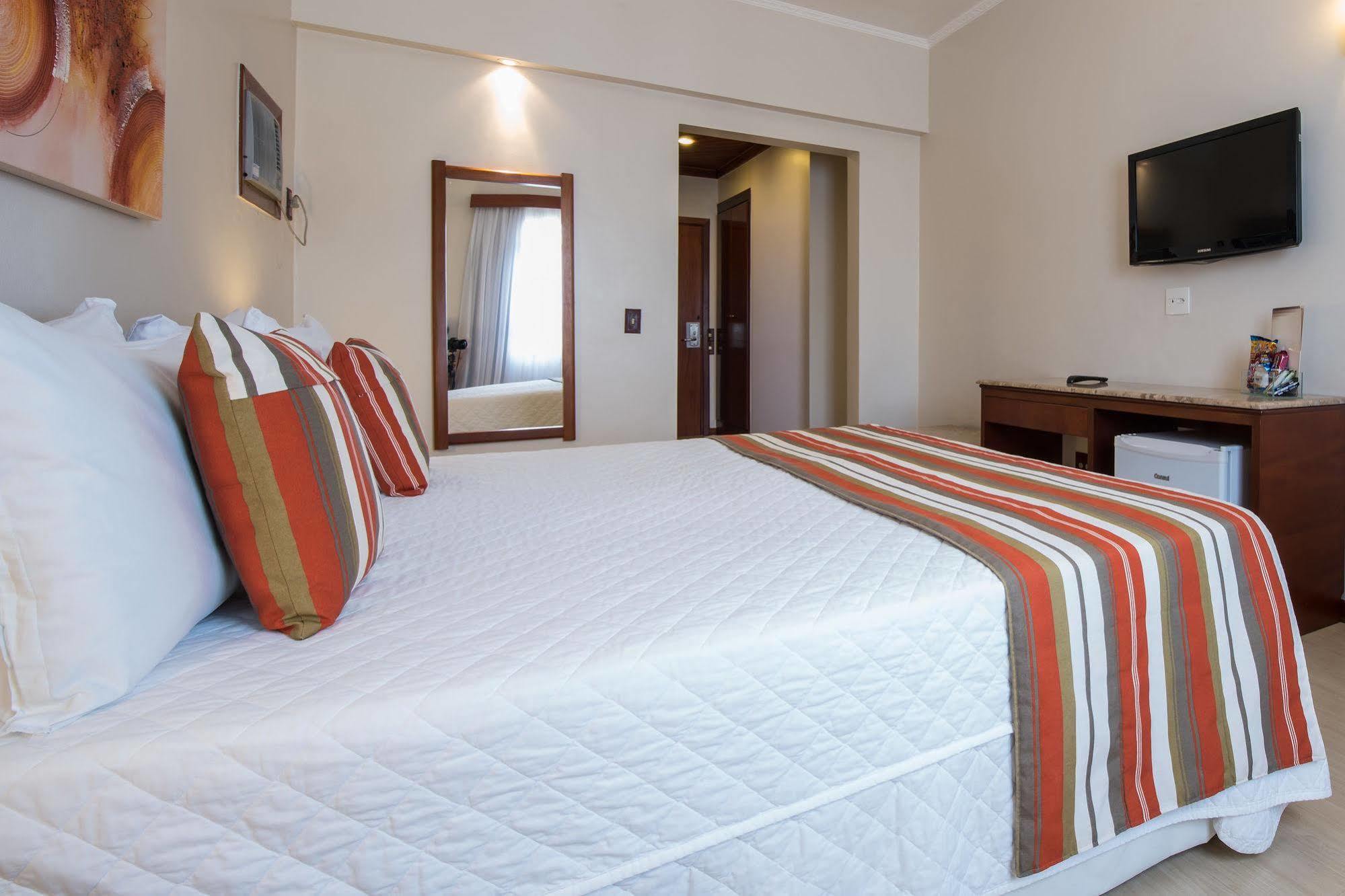 Hotel Carlton Plaza Poços de Caldas Buitenkant foto